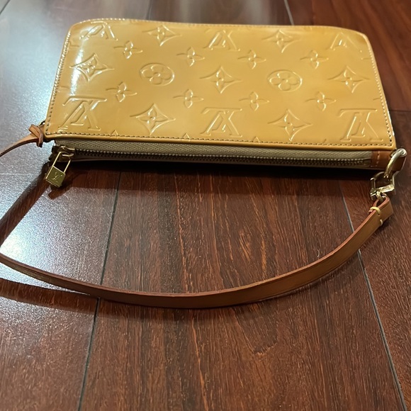 Vintage Louis Vuitton Beige Monogram Vernis Leather Lexing purse - Picture 4 of 8